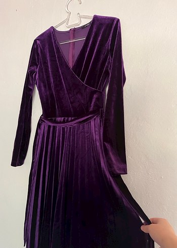 Mor Piliseli Kadife Elbise - Görsel 4