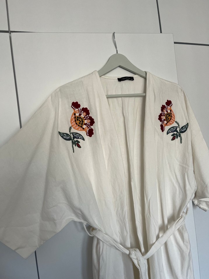 Milla Nakışlı Beyaz Kimono - Görsel 4