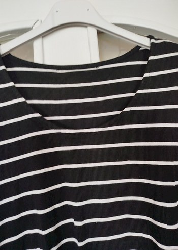 Çizgili Siyah Tişörtü - Görsel 3