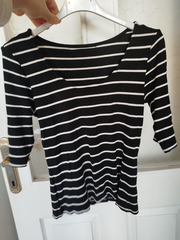 Çizgili Siyah Tişörtü - Görsel 2