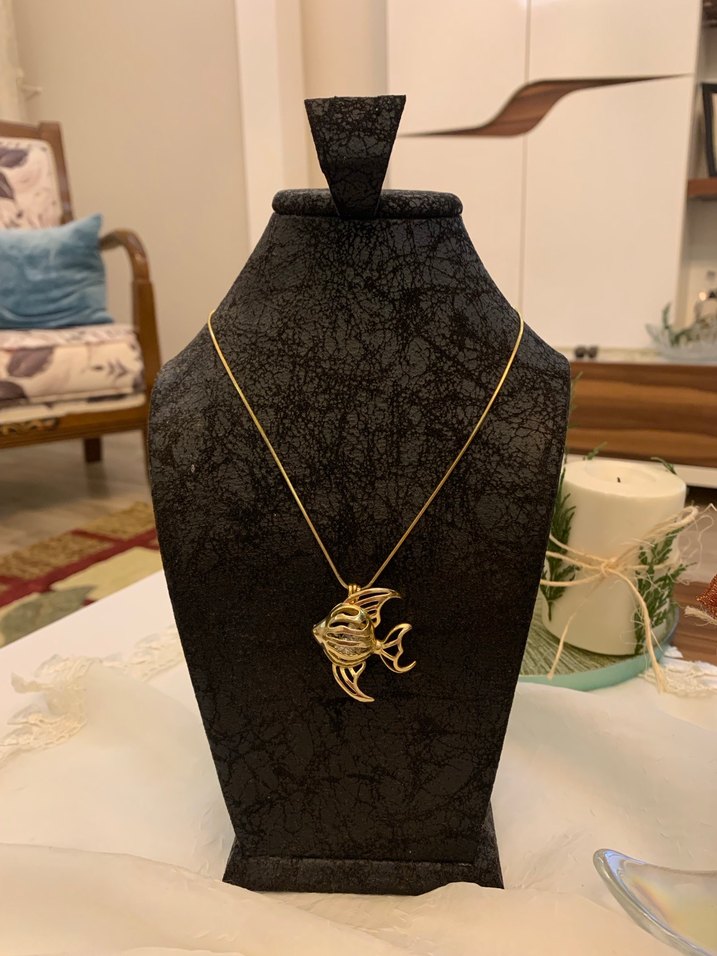 Altın Renkli Zincir Detaylı Balık Kolye - Görsel 2