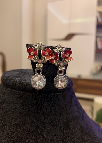 Kırmızı Çiçekli Mini Payetli Küpe - Görsel 2