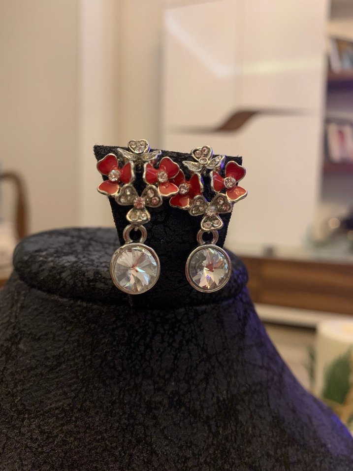 Kırmızı Çiçekli Mini Payetli Küpe - Görsel 2