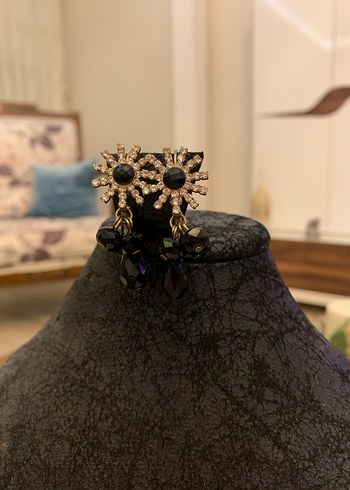 Siyah Mini Boncuklu Çiçek Küpe - Görsel 2