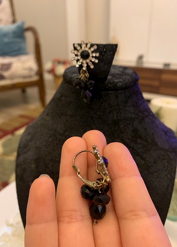 Siyah Mini Boncuklu Çiçek Küpe - Görsel 3