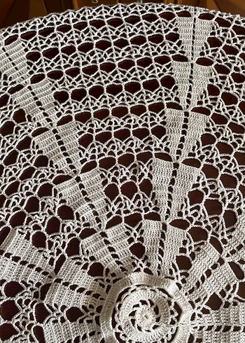 El İşi Beyaz Dantel Yuvarlak Masa Örtüsü - Görsel 3