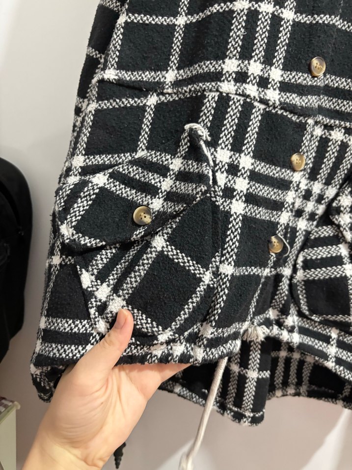 Düğmeli Siyah Beyaz Kareli Kadın Gömlek - Görsel 4