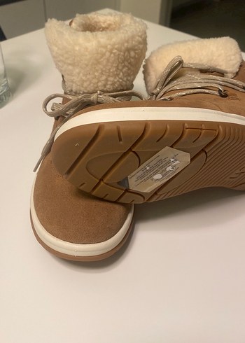 UGG Kürklü Bej Süet Kadın Dolgu Topuk Bot - Görsel 2