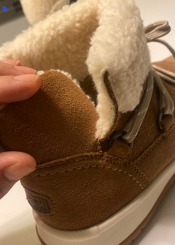 UGG Kürklü Bej Süet Kadın Dolgu Topuk Bot - Görsel 12
