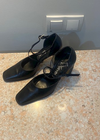 Klasik Siyah Tokalı Topuklu Kadın Ayakkabı - Görsel 3