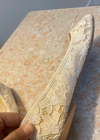 H&M marka,Bej Dantel Detaylı coquette 
Kadın Babet - Görsel 2