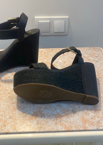 Mango marka,Siyah Yılan Desenli Tokalı Dolgu Topuklu - Görsel 8