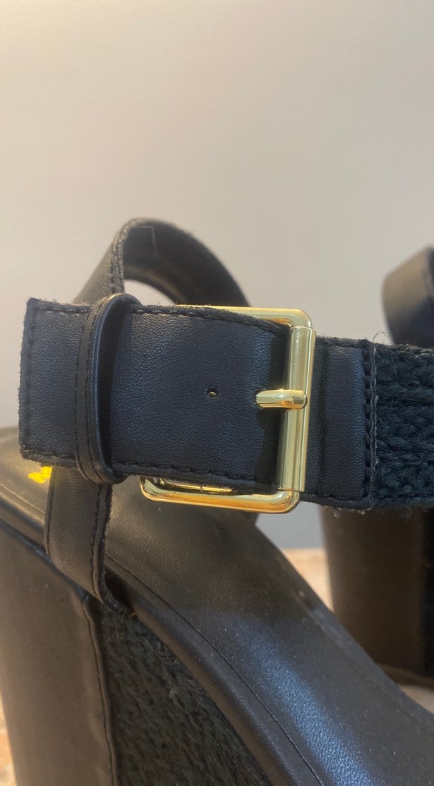 Mango marka,Siyah Yılan Desenli Tokalı Dolgu Topuklu - Görsel 2