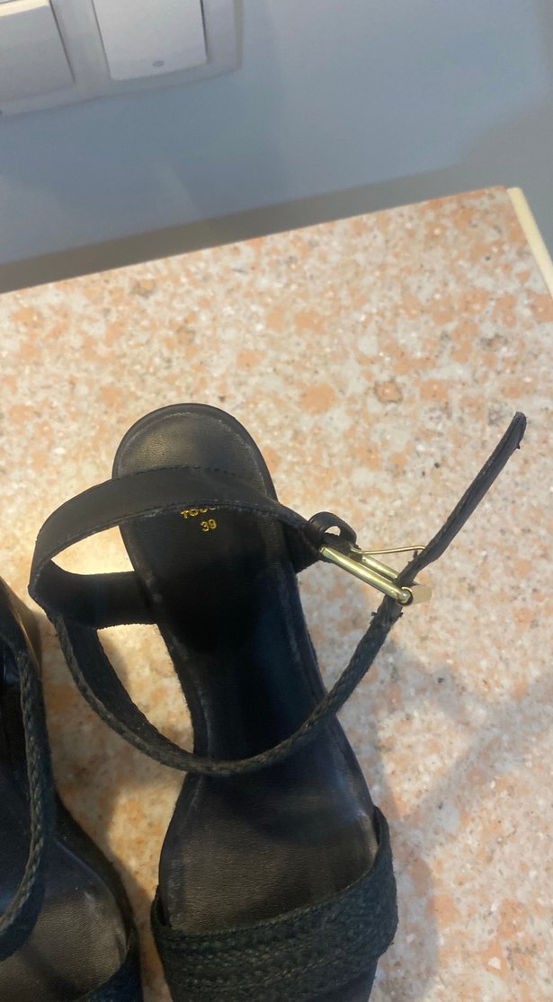 Mango marka,Siyah Yılan Desenli Tokalı Dolgu Topuklu - Görsel 5