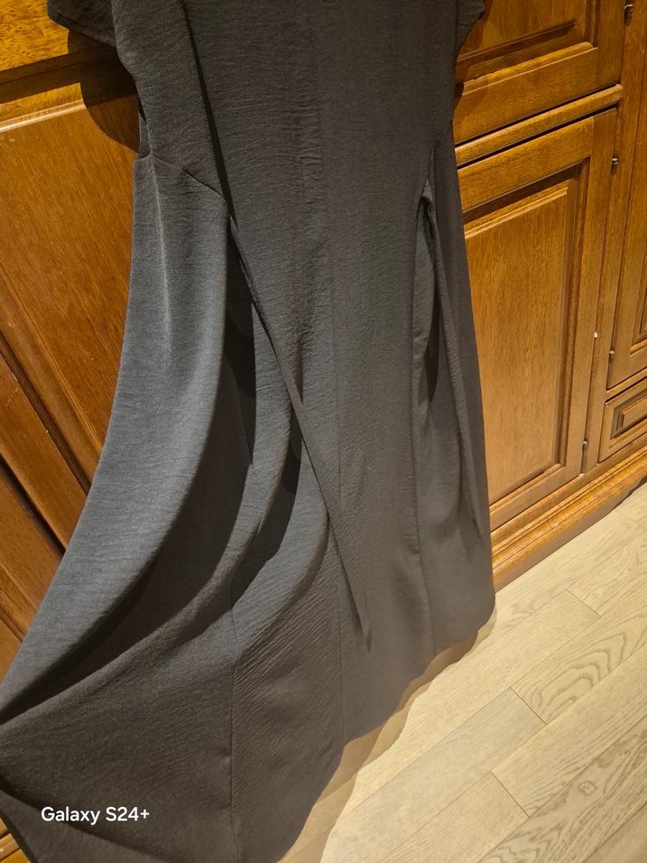 Zara Siyah Piliseli Uzun Elbise - Görsel 4