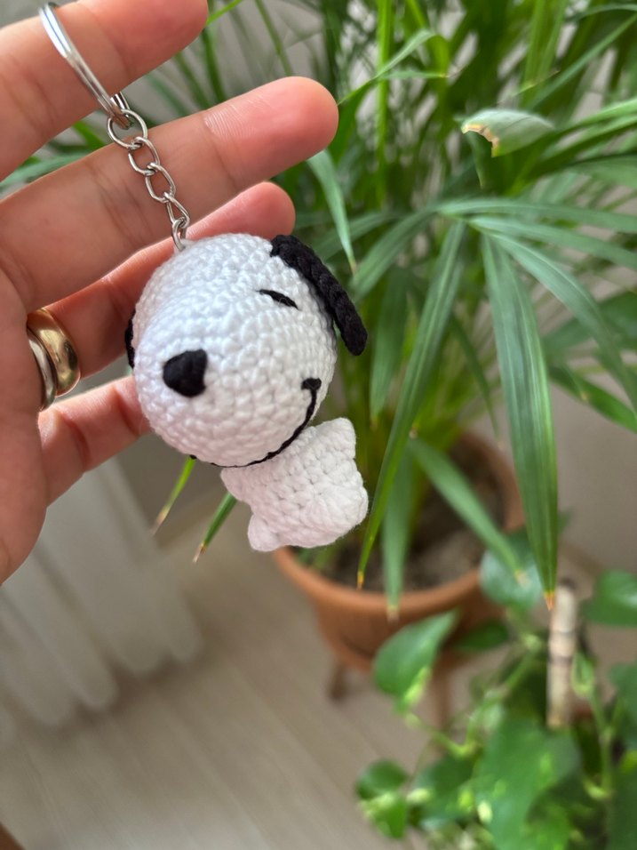 Örgü Beyaz Snoopy Köpek Anahtarlık - Görsel 3
