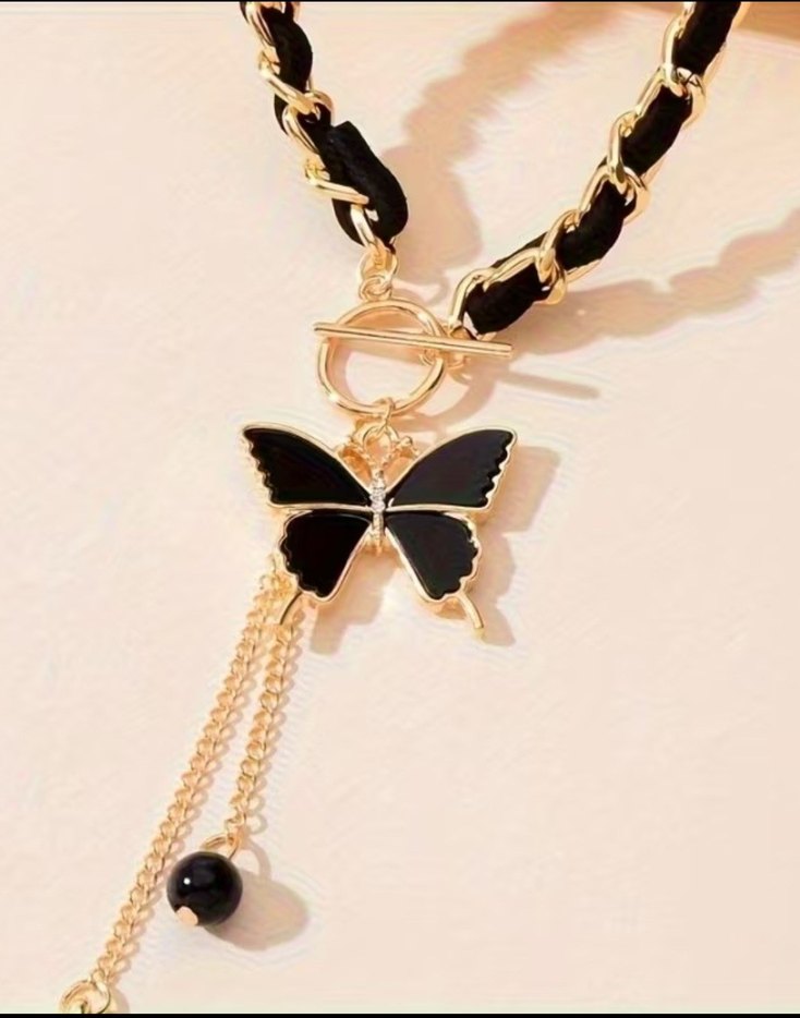 Zincir Detaylı Altın Renk Kelebek Kolye - Görsel 4