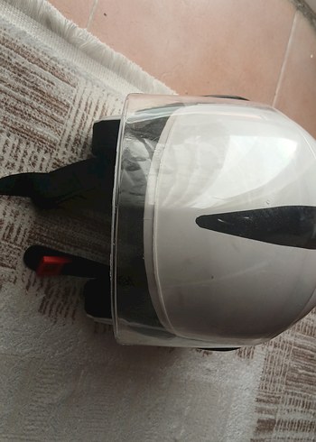 Minimalist Beyaz Motosiklet Kaskı - Görsel 3