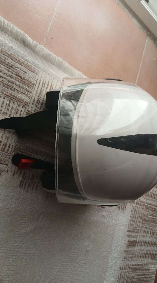 Minimalist Beyaz Motosiklet Kaskı - Görsel 3