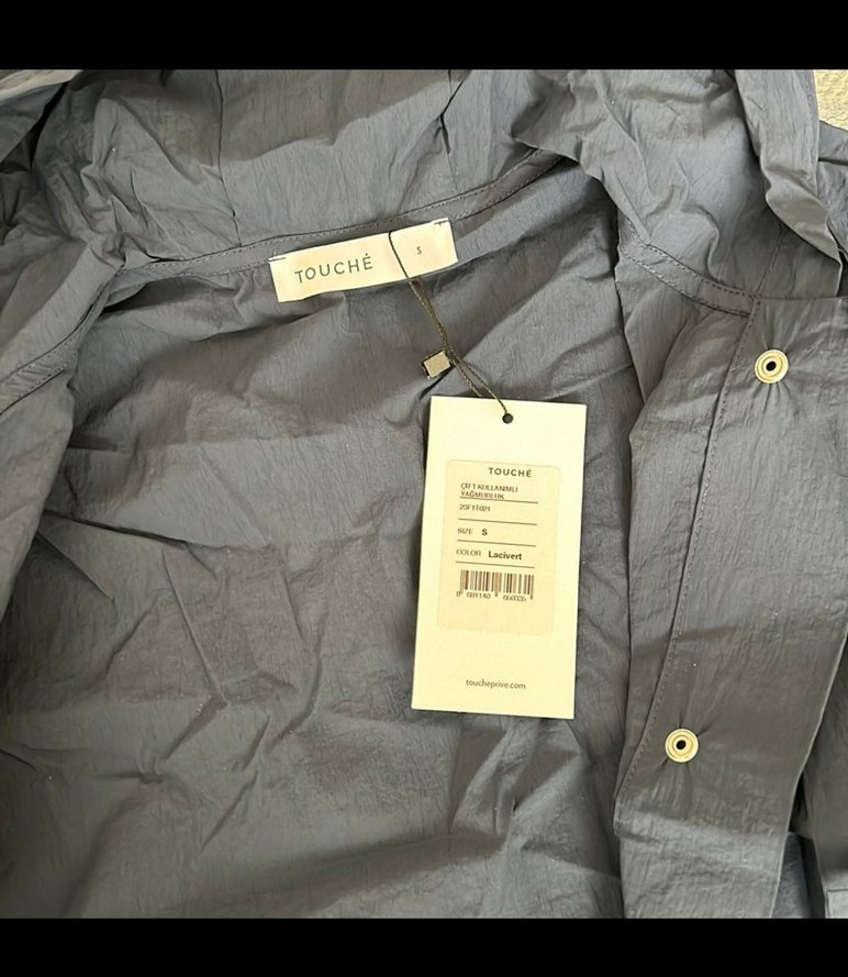 Mavi Uzun Düğmeli Yağmurluk - Görsel 3