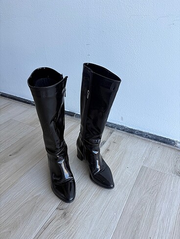 36 numara siyah çizme
