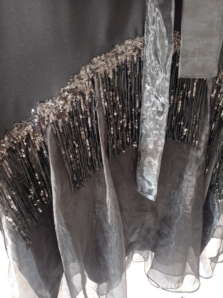 Püsküllü Siyah Gotik Uzun Elbise - Görsel 5