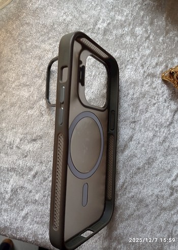 Düğmeli Siyah Telefon Kılıfı - Görsel 3