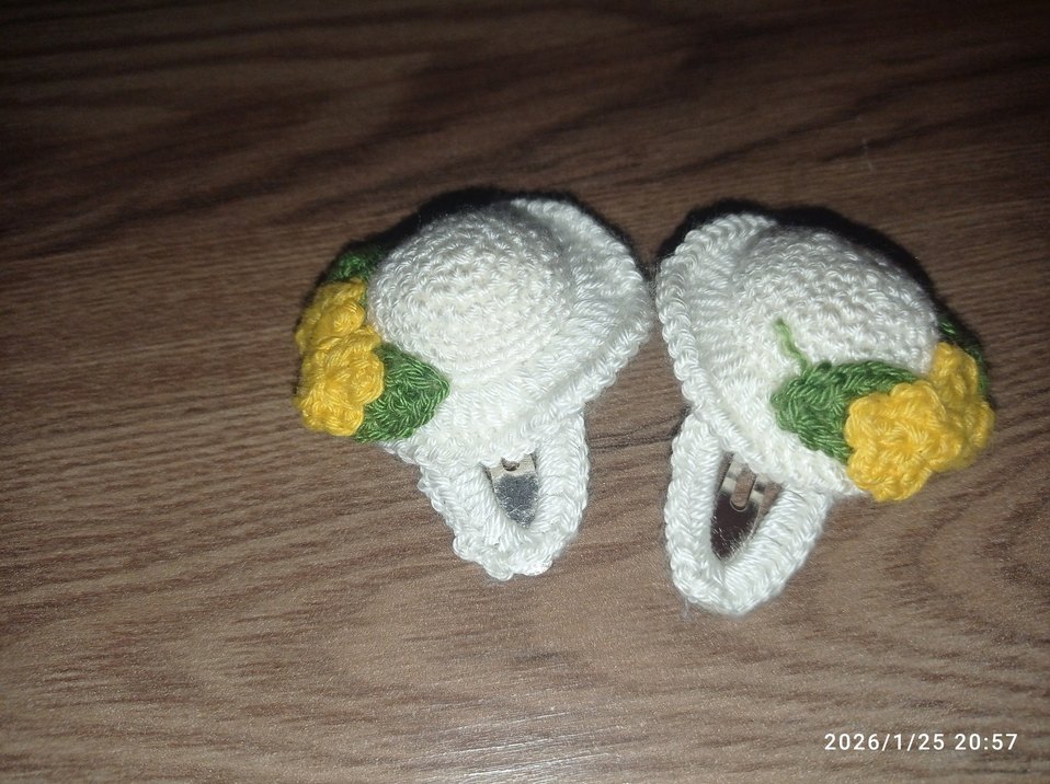 Nakışlı Örgü Çiçekli Beyaz Çocuk Toka - Görsel 2