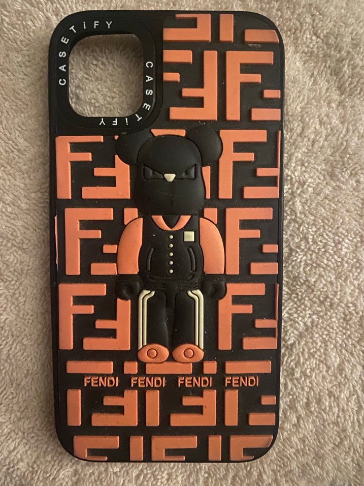 Fendi Siyah Peluş Detaylı Telefon Kılıfı - Görsel 2