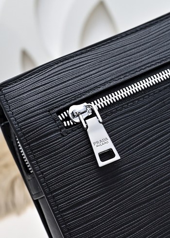 Prada Siyah Deri Portföy Çanta - Görsel 5