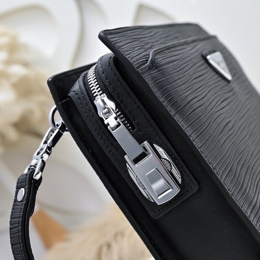 Prada Siyah Deri Portföy Çanta - Görsel 4