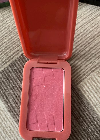 NYX Buttermelt Pastel Pembe Allık - Görsel 2