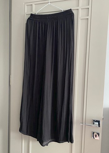 Kadın Siyah Piliseli Bol Pantolon