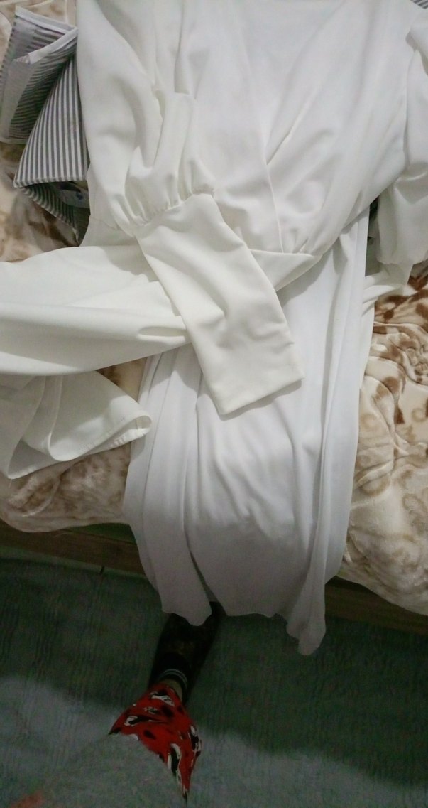 Beyaz V Yaka Drapeli Hamile Midi Elbise - Görsel 3