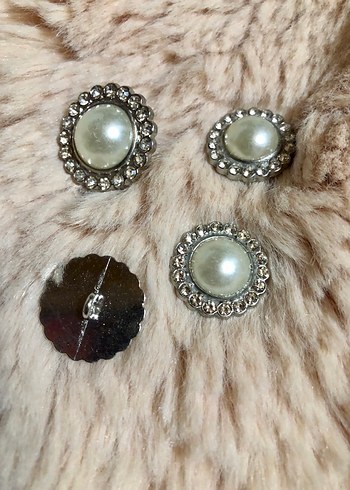 İncili Düğmler - Görsel 2