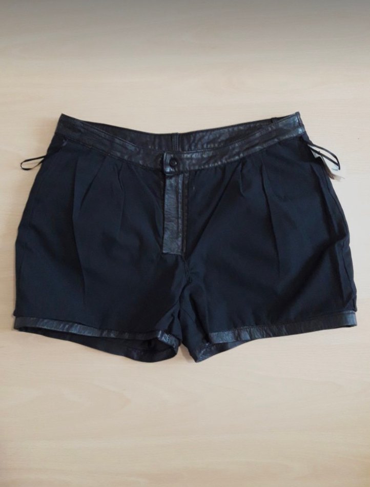 Kadın Siyah Deri Kemerli Mini Şort - Görsel 4