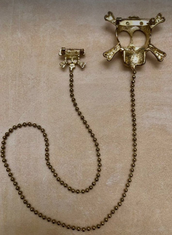 Altın Renkli Zincir Detaylı Aksesuar - Görsel 2