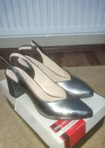 Gri Metal Tokalı Kadın Topuklu Ayakkabı - Görsel 2