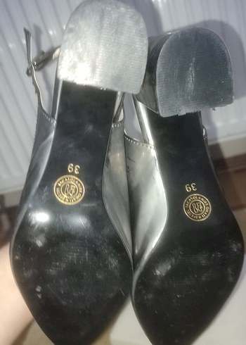 Gri Metal Tokalı Kadın Topuklu Ayakkabı - Görsel 5