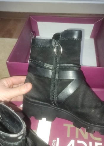 Siyah Süet Tokalı Gotik Kadın Botu - Görsel 4