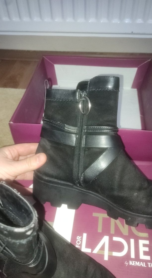 Siyah Süet Tokalı Gotik Kadın Botu - Görsel 4