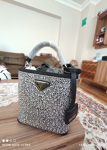 Parlak  pradanin sıfır cantasi - Görsel 3