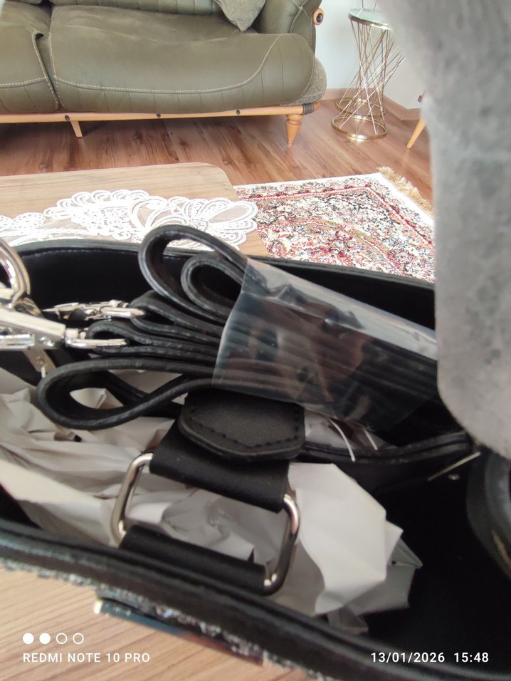 Parlak  pradanin sıfır cantasi - Görsel 4