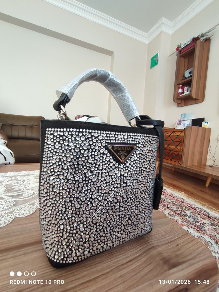 Parlak  pradanin sıfır cantasi - Görsel 2