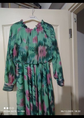 Uzun Kollu, V Yakalı, Pilili Bohem Elbise - Görsel 3