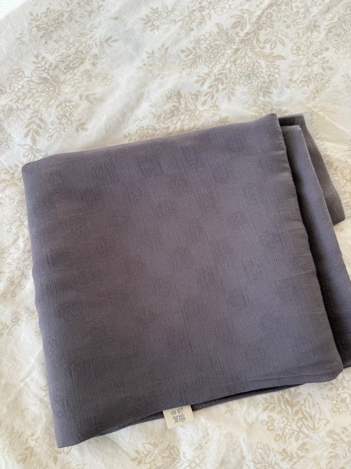 Gri Kadın şal - Görsel 3