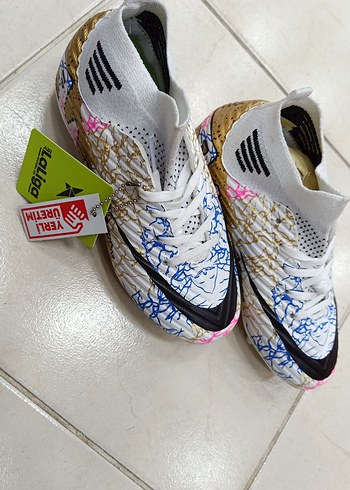 Yılan Desenli Beyaz Erkek Futbol Ayakkabısı - Görsel 3