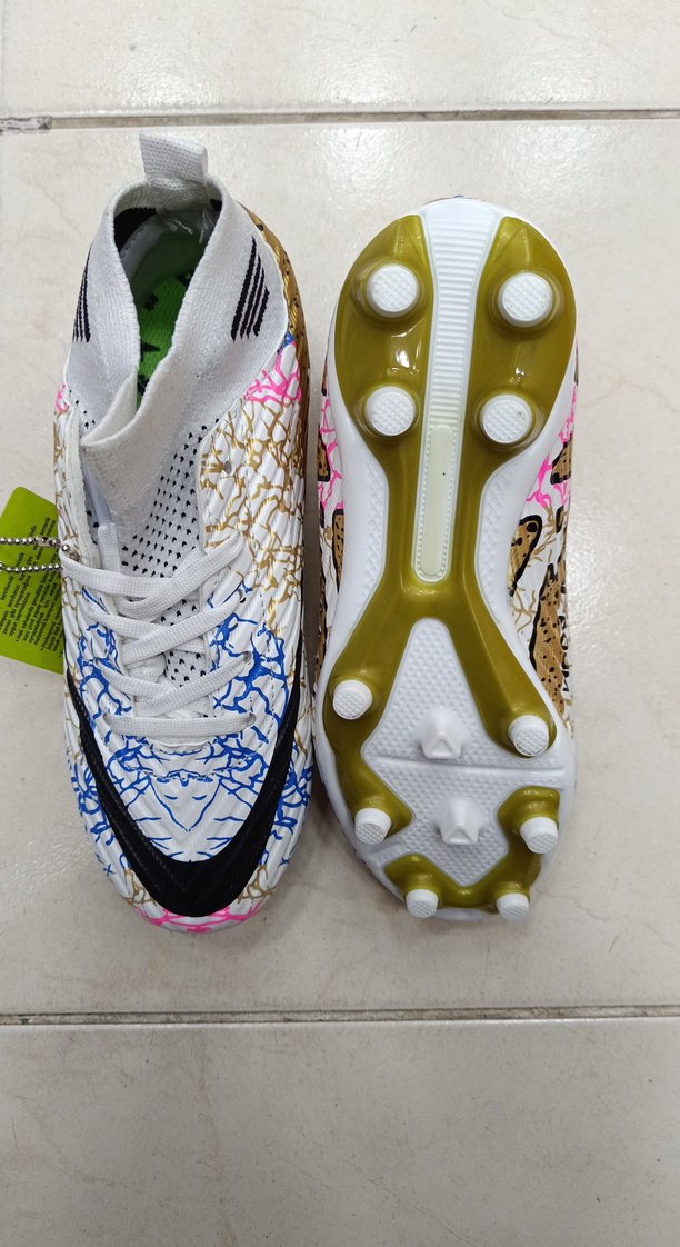 Yılan Desenli Beyaz Erkek Futbol Ayakkabısı - Görsel 2