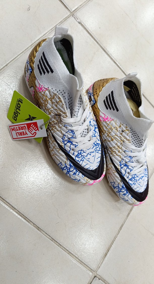 Yılan Desenli Beyaz Erkek Futbol Ayakkabısı - Görsel 3