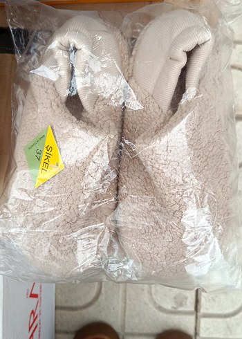 Beyaz Dolgulu Kadın Ev Terliği - Görsel 2